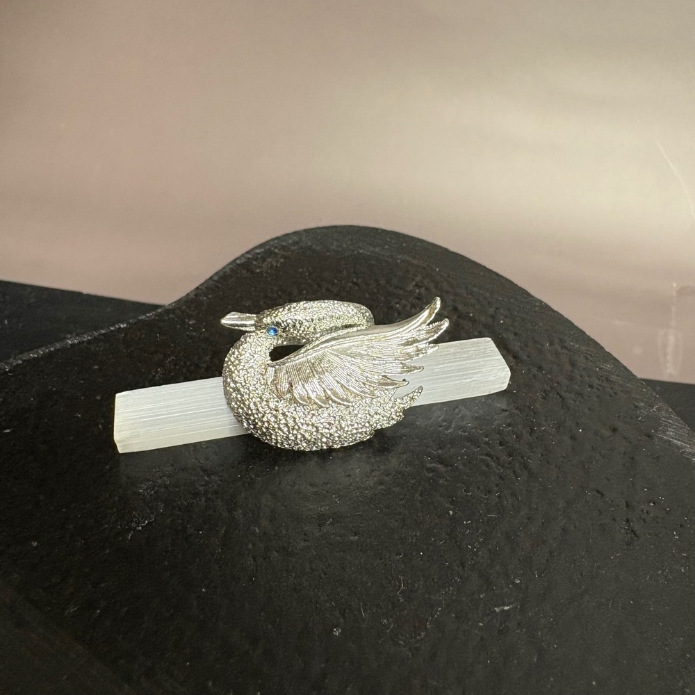 Vintage Gerry's Swan Brooch | Silver Tone Bird‎ Blue Eyes | Glam | Elegant